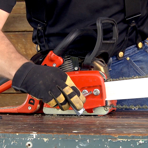 Tightening Chainsaw Chain